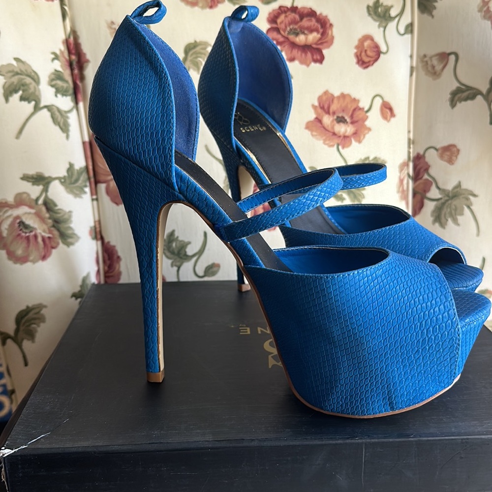 Blue Textured Heels - Picture 2 of 4